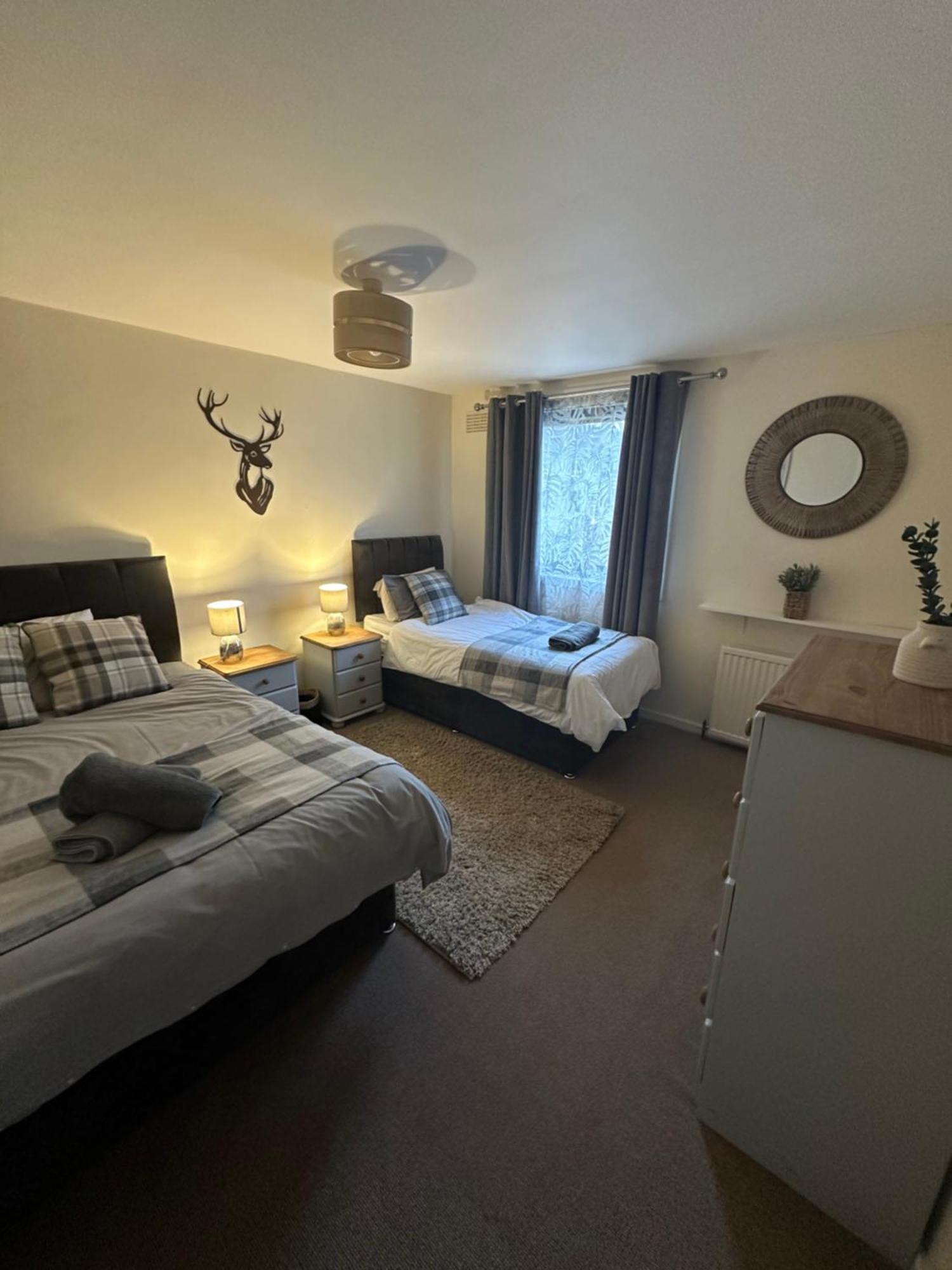 Spacious 3 Bedroom Flat Close To City Center Dalneigh Exterior photo